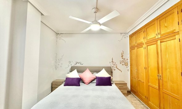 Revente - Apartment -
Torrevieja - Centro