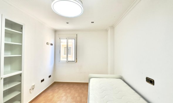 Resale - Apartment -
Torrevieja - Centro