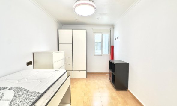 Resale - Apartment -
Torrevieja - Centro