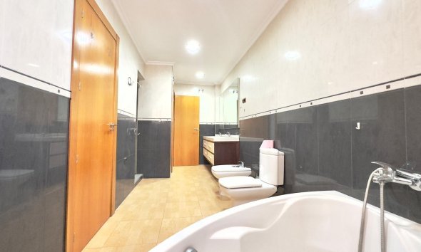 Resale - Apartment -
Torrevieja - Centro