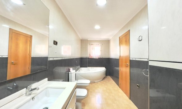 Resale - Apartment -
Torrevieja - Centro