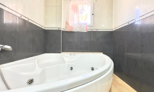 Resale - Apartment -
Torrevieja - Centro