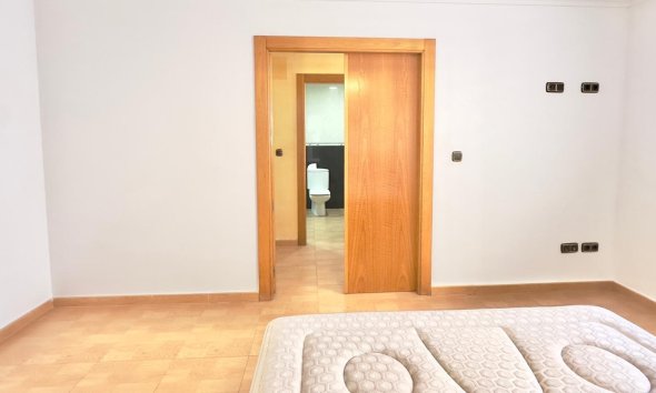 Resale - Apartment -
Torrevieja - Centro