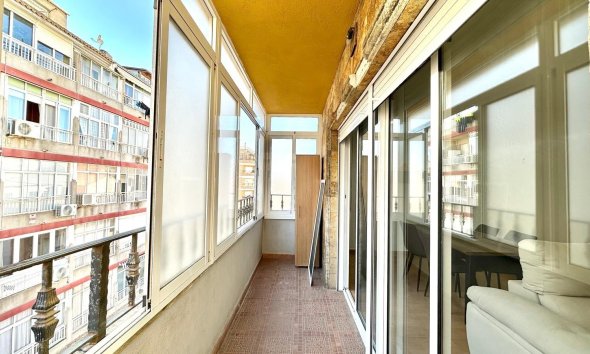 Resale - Apartment -
Torrevieja - Centro