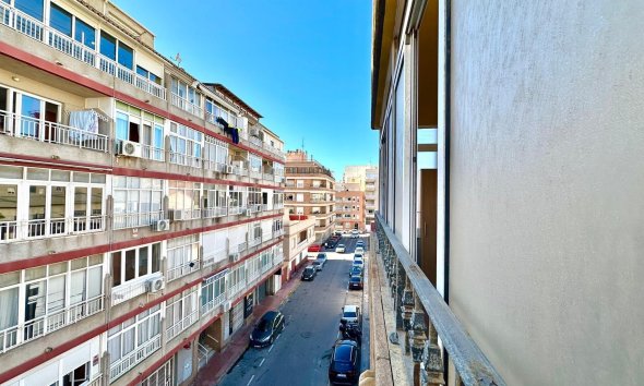 Resale - Apartment -
Torrevieja - Centro