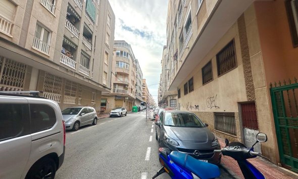 Revente - Apartment -
Torrevieja - Centro