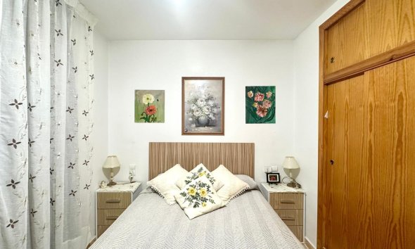 Revente - Apartment -
Torrevieja - Centro