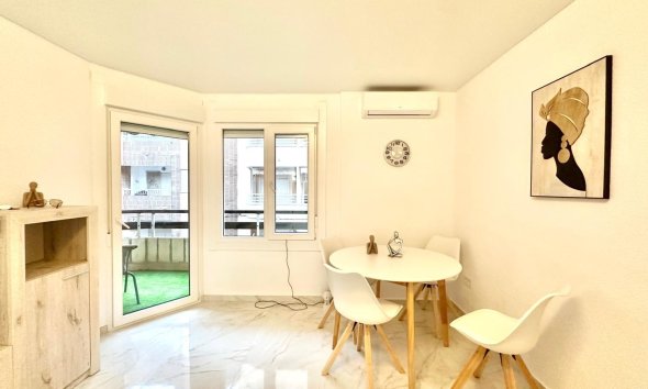 Resale - Apartment -
Torrevieja - Playa del Cura