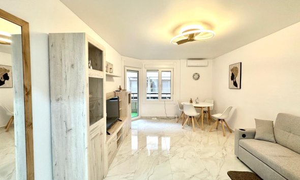 Resale - Apartment -
Torrevieja - Playa del Cura