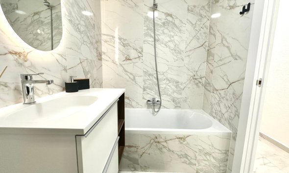 Resale - Apartment -
Torrevieja - Playa del Cura