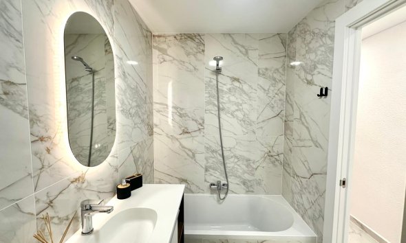 Resale - Apartment -
Torrevieja - Playa del Cura