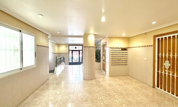 Revente - Apartment -
Torrevieja - Centro