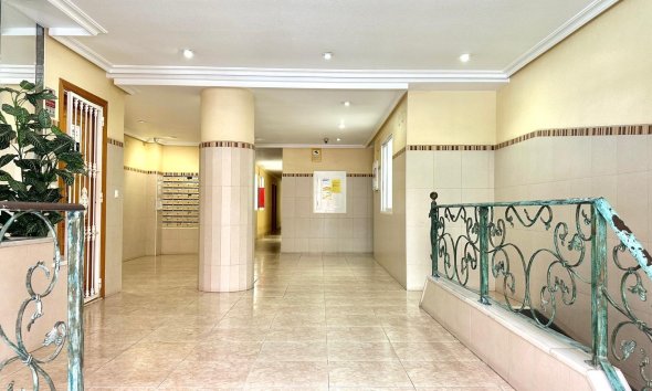 Revente - Apartment -
Torrevieja - Centro