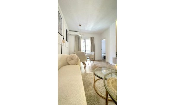 Revente - Apartment -
Torrevieja - Centro