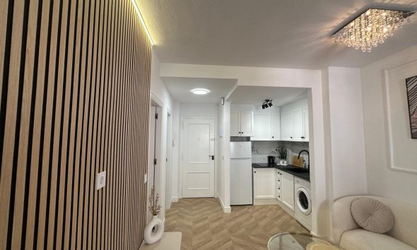 Revente - Apartment -
Torrevieja - Centro