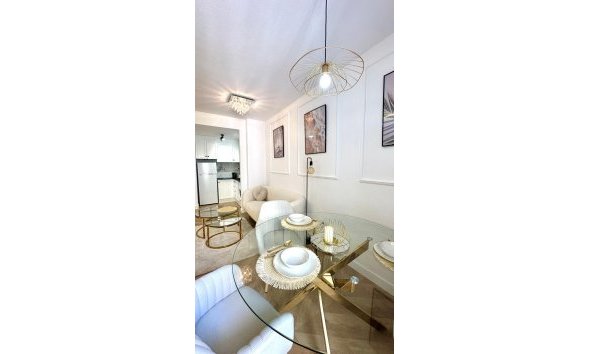 Revente - Apartment -
Torrevieja - Centro