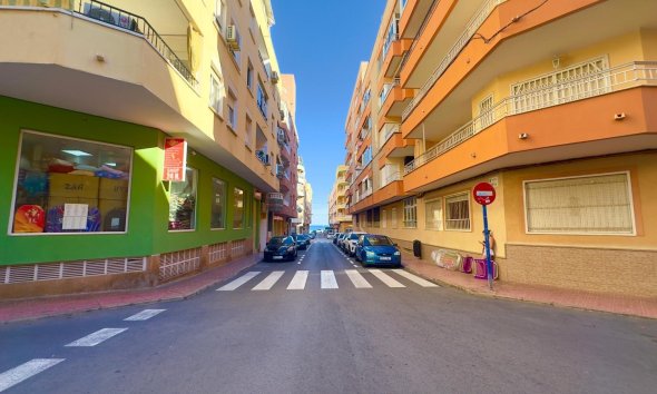 Resale - Apartment -
Torrevieja - Centro