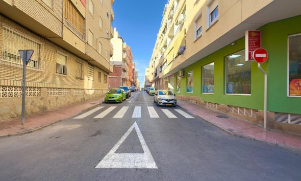 Resale - Apartment -
Torrevieja - Centro