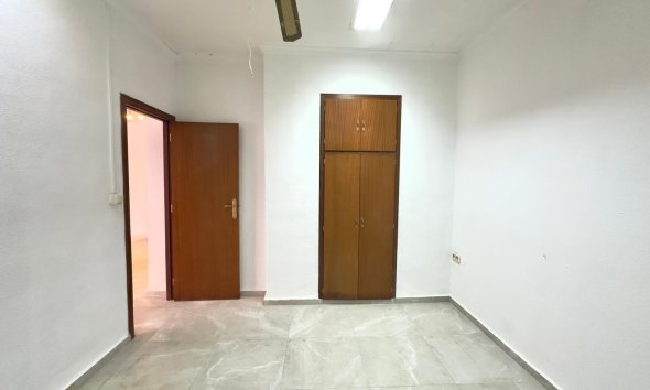 Resale - Apartment -
Torrevieja - Centro