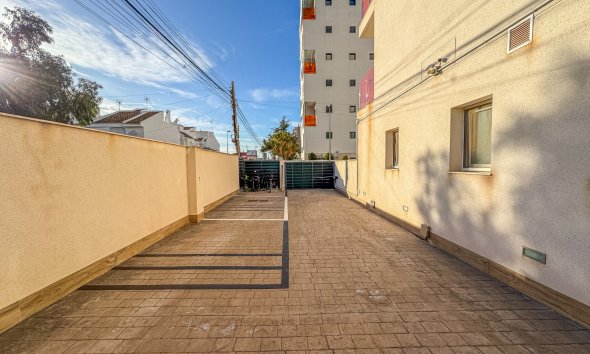 Resale - Apartment -
Torrevieja - Costa Blanca