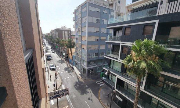 Revente - Apartment -
Torrevieja - Centro