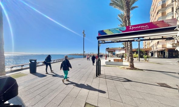 Revente - Apartment -
Torrevieja - Centro