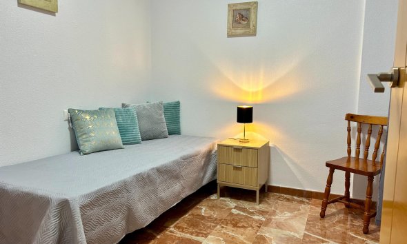 Revente - Apartment -
Torrevieja - Centro