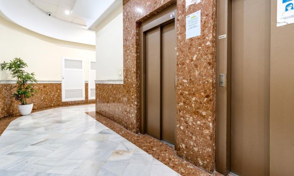 Revente - Apartment -
Torrevieja - Centro