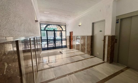 Revente - Apartment -
Torrevieja