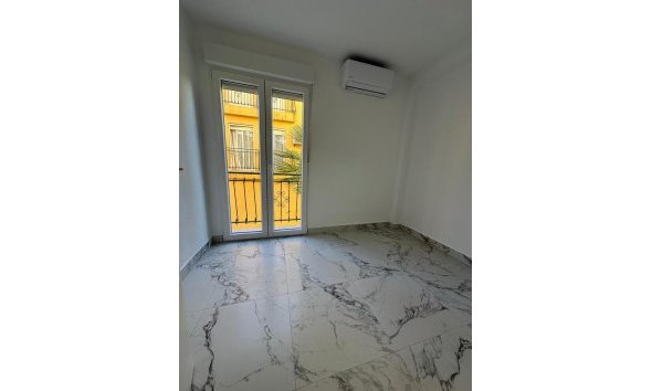 Revente - Apartment -
Torrevieja - La Veleta