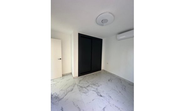 Revente - Apartment -
Torrevieja - La Veleta