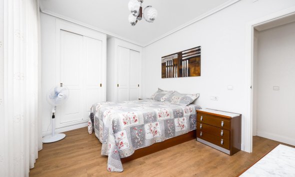 Revente - Apartment -
Torrevieja - Centro