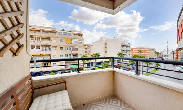 Revente - Apartment -
Torrevieja - Centro