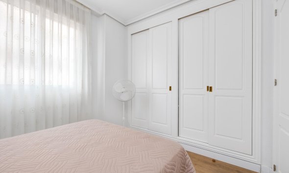 Revente - Apartment -
Torrevieja - Centro