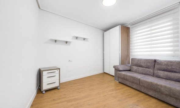 Revente - Apartment -
Torrevieja - Centro