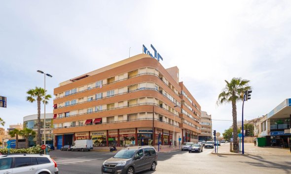 Revente - Apartment -
Torrevieja - Centro