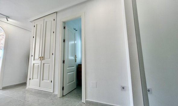 Resale - Apartment -
Campoamor - Costa Blanca