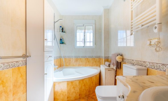 Resale - Town House -
Orihuela Costa - La Regia