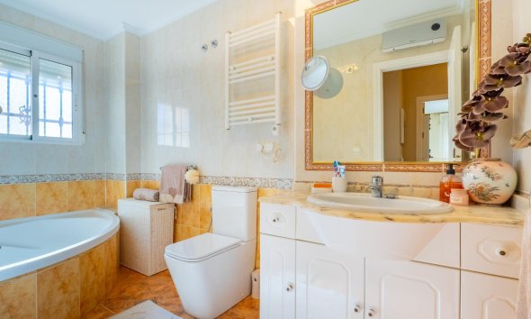 Resale - Town House -
Orihuela Costa - La Regia