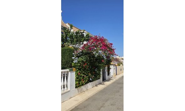 Resale - Bungalow -
Orihuela Costa - Costa Blanca