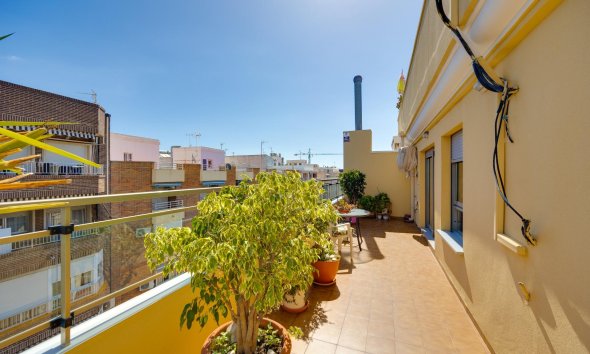 Revente - Attique -
Torrevieja - Centro