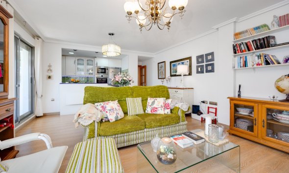 Reventa - Ático -
Torrevieja - Centro