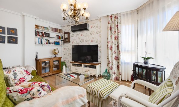 Reventa - Ático -
Torrevieja - Centro