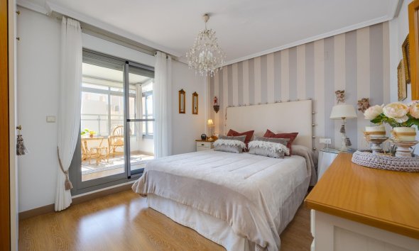 Reventa - Ático -
Torrevieja - Centro