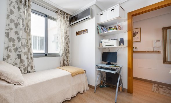 Reventa - Ático -
Torrevieja - Centro