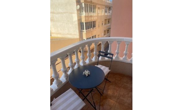 Revente - Apartment -
Torrevieja - Centro