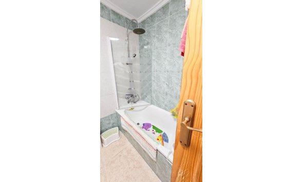 Revente - Apartment -
Torrevieja - Centro