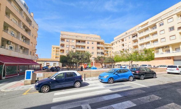 Revente - Apartment -
Torrevieja - Centro