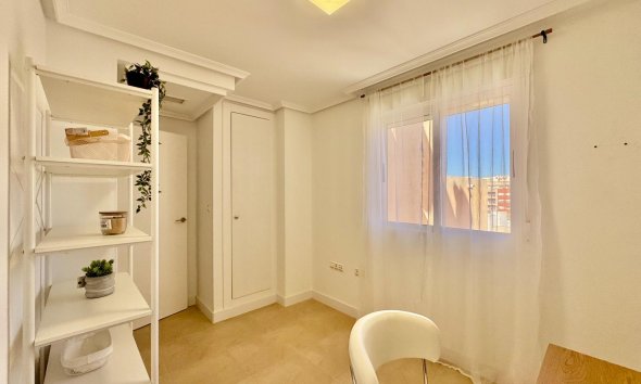 Revente - Apartment -
Torrevieja - Parque de las Naciones