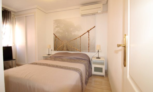 Revente - Apartment -
Torrevieja - Centro